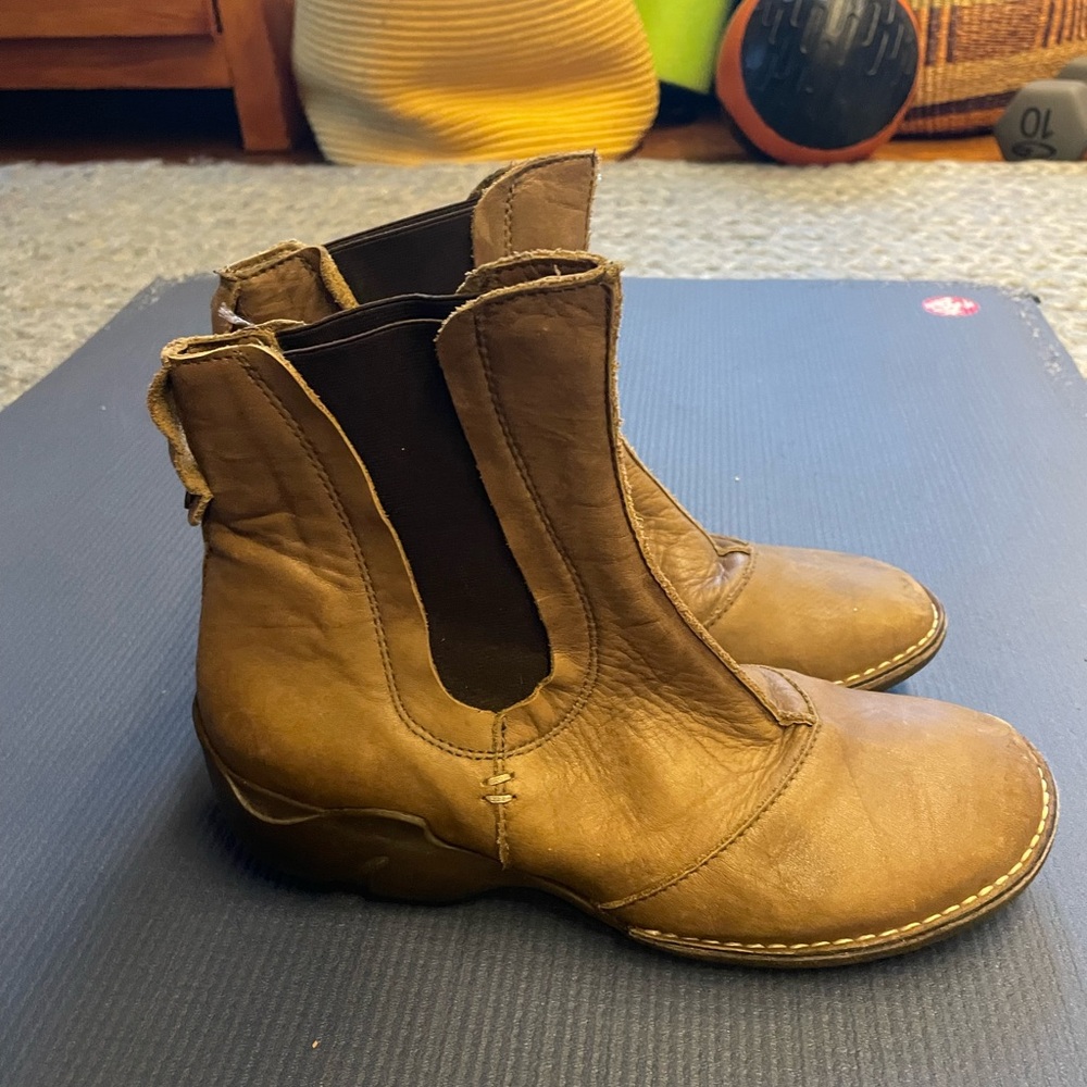 Jambu/ JBU ankle boots.